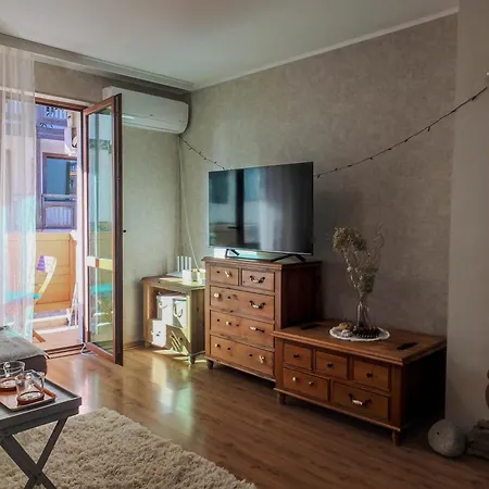 The Snug Near The Brimming Mountains