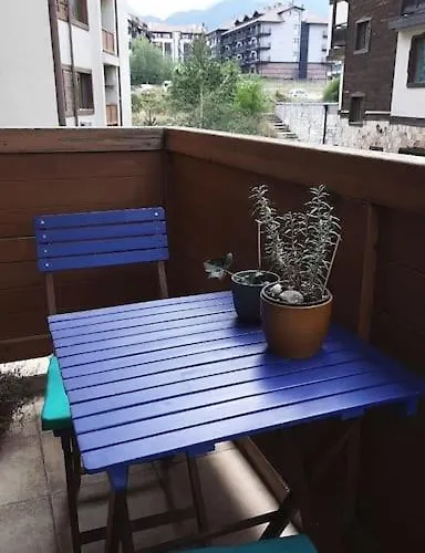 The Snug Near The Brimming Mountains アパート