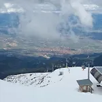 Апартаменты The Snug Near The Brimming Mountains *