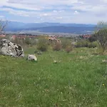 The Snug Near The Brimming Mountains Апартаменты *