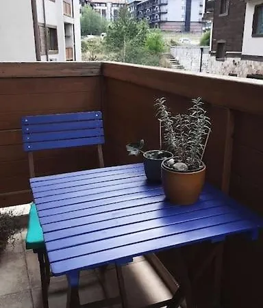 The Snug Near The Brimming Mountains Apartament