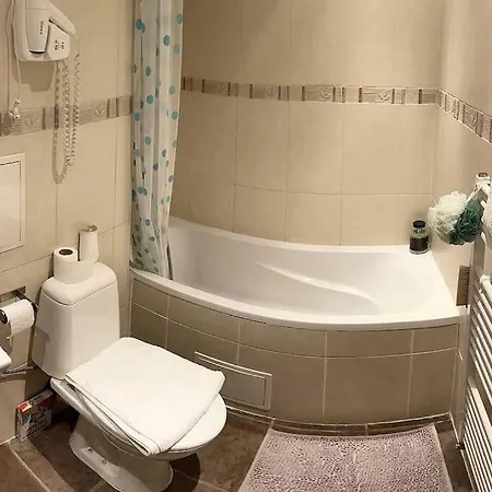 The Snug Near The Brimming Mountains Apartament *