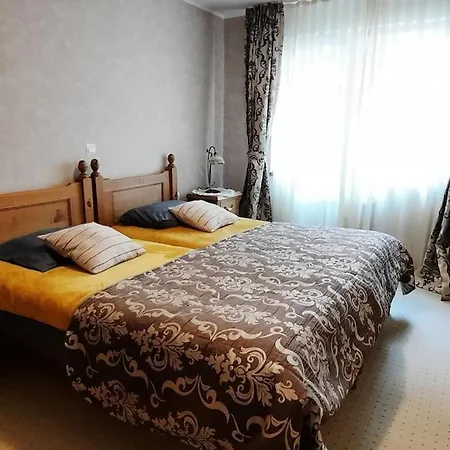 The Snug Near The Brimming Mountains * בנסקו