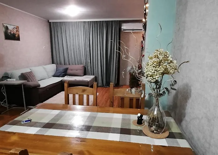 The Snug Near The Brimming Mountains